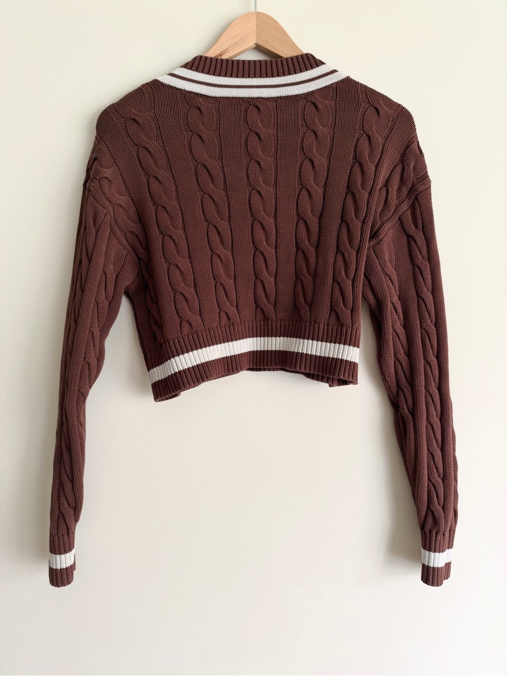 Aritzia Tna Clay Cotton Cable Knit Cropped V-Neck Sweater - Picture 2 of 12